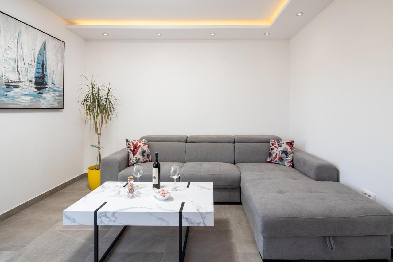 Apartment Navika Omiš Kültér fotó