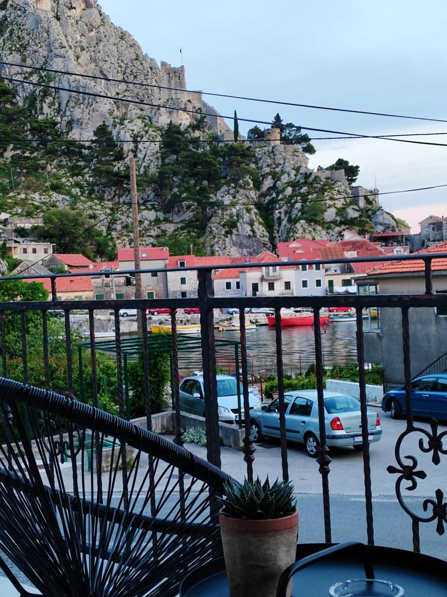 Apartment Navika Omiš Kültér fotó